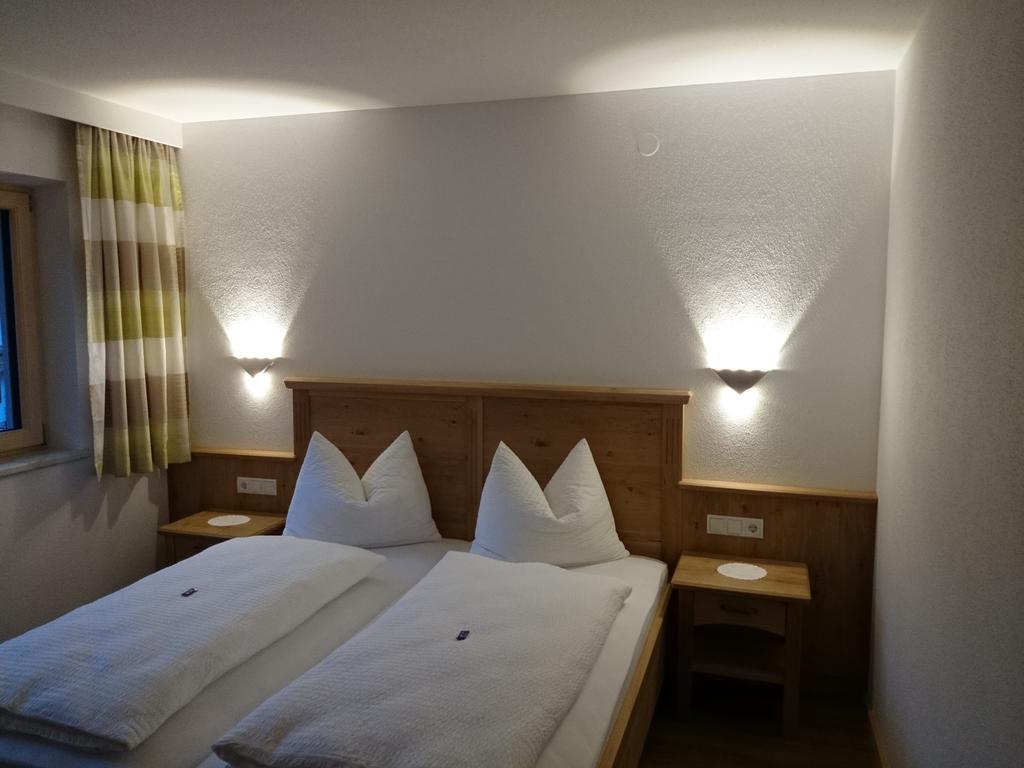 Ferienwohnung Apart Geisler Mayrhofen Zimmer foto